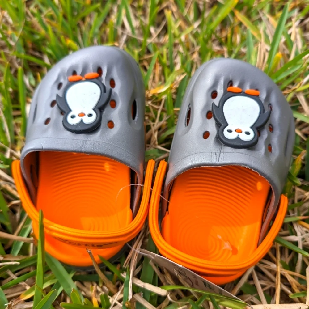 NWT Kids Clogs in sizes 12M to 3/4, Durable and Long-lasting, Penguin ch…